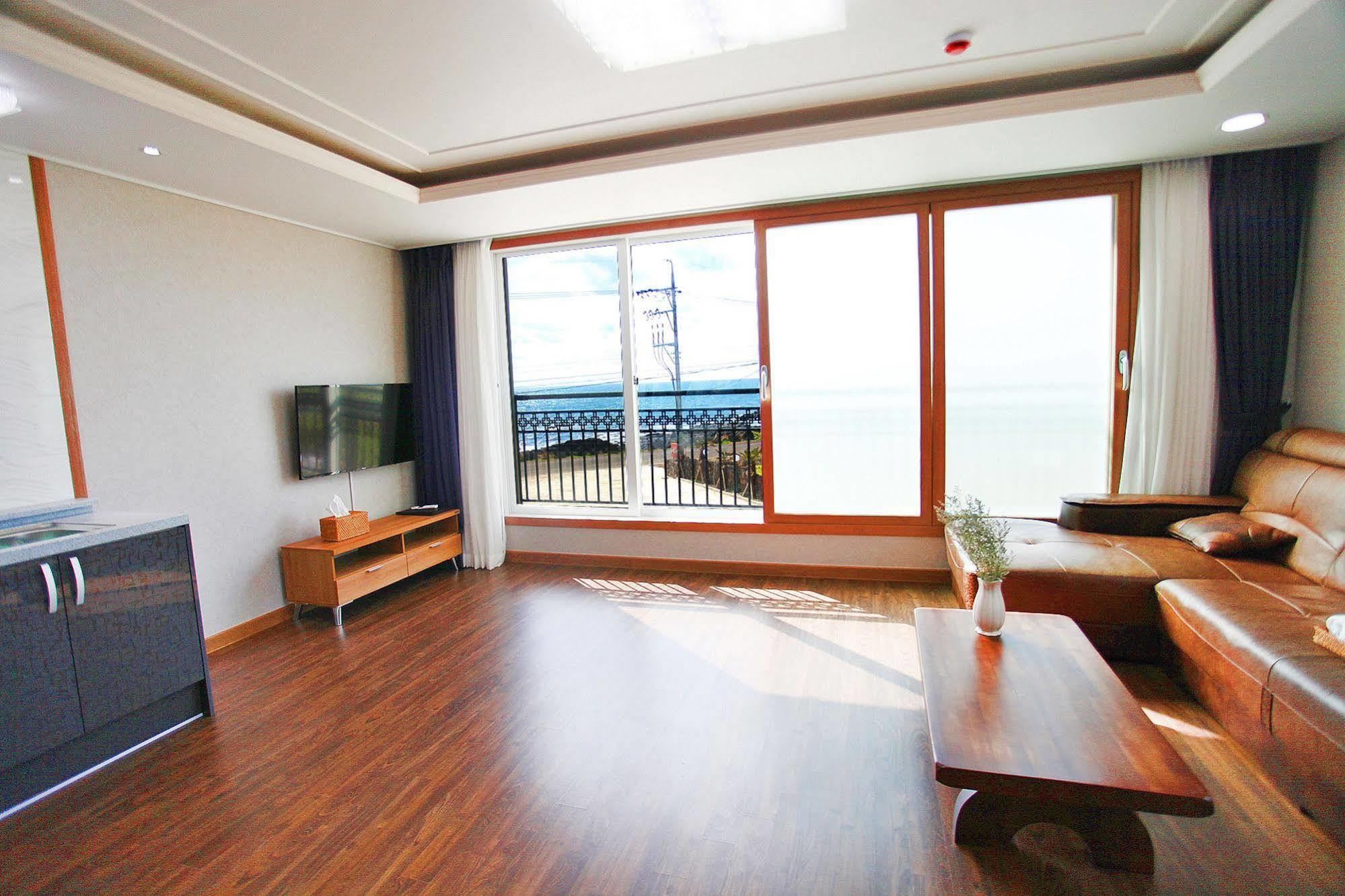 J Raum Resort Seogwipo Exterior photo