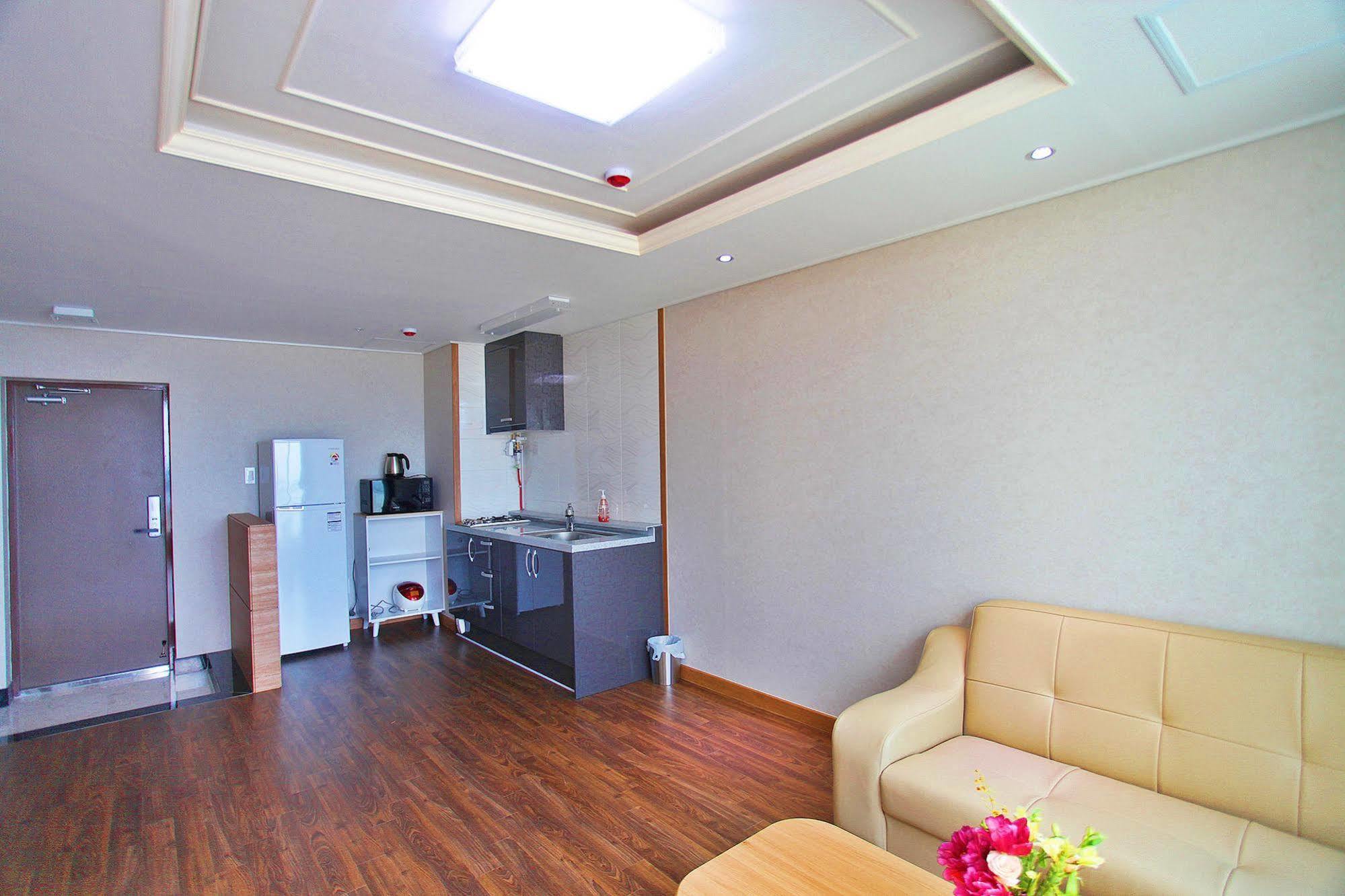 J Raum Resort Seogwipo Exterior photo
