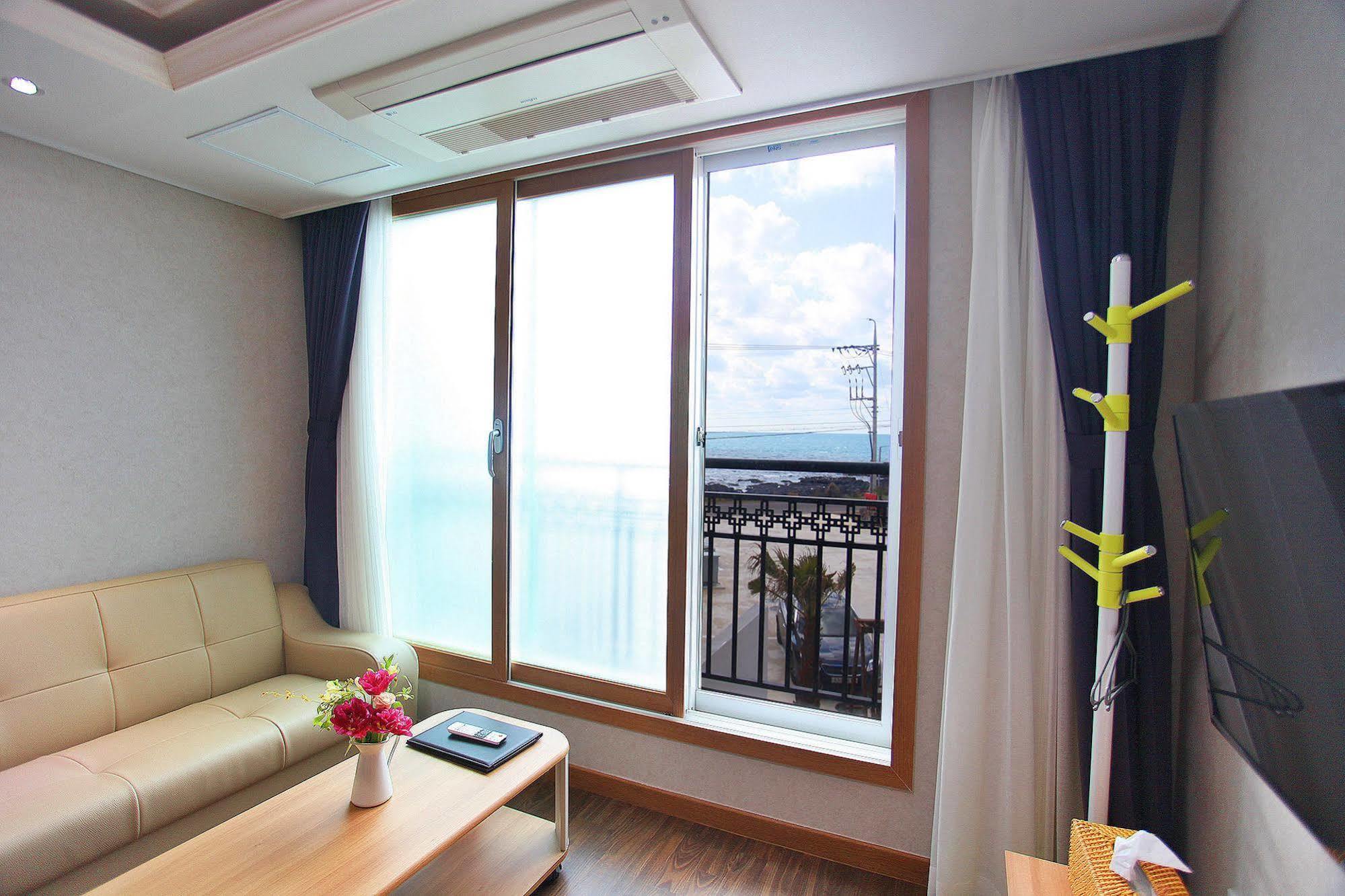 J Raum Resort Seogwipo Exterior photo